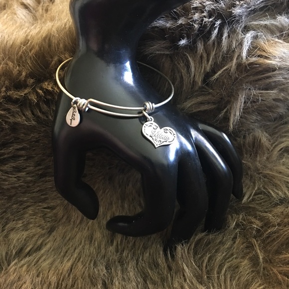 Bella Ryann silver tone “Mom” adjustable bangle - Picture 3 of 8